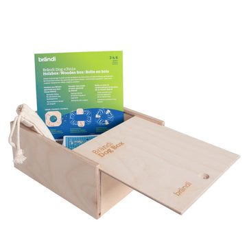 Brändi Dog Box geöffnet - Holzbox mit Brändi Dog Spielbrett, Spielkarten und Anleitung für 3-6 Spieler - Komplette Aufbewahrungslösung Swiss Made