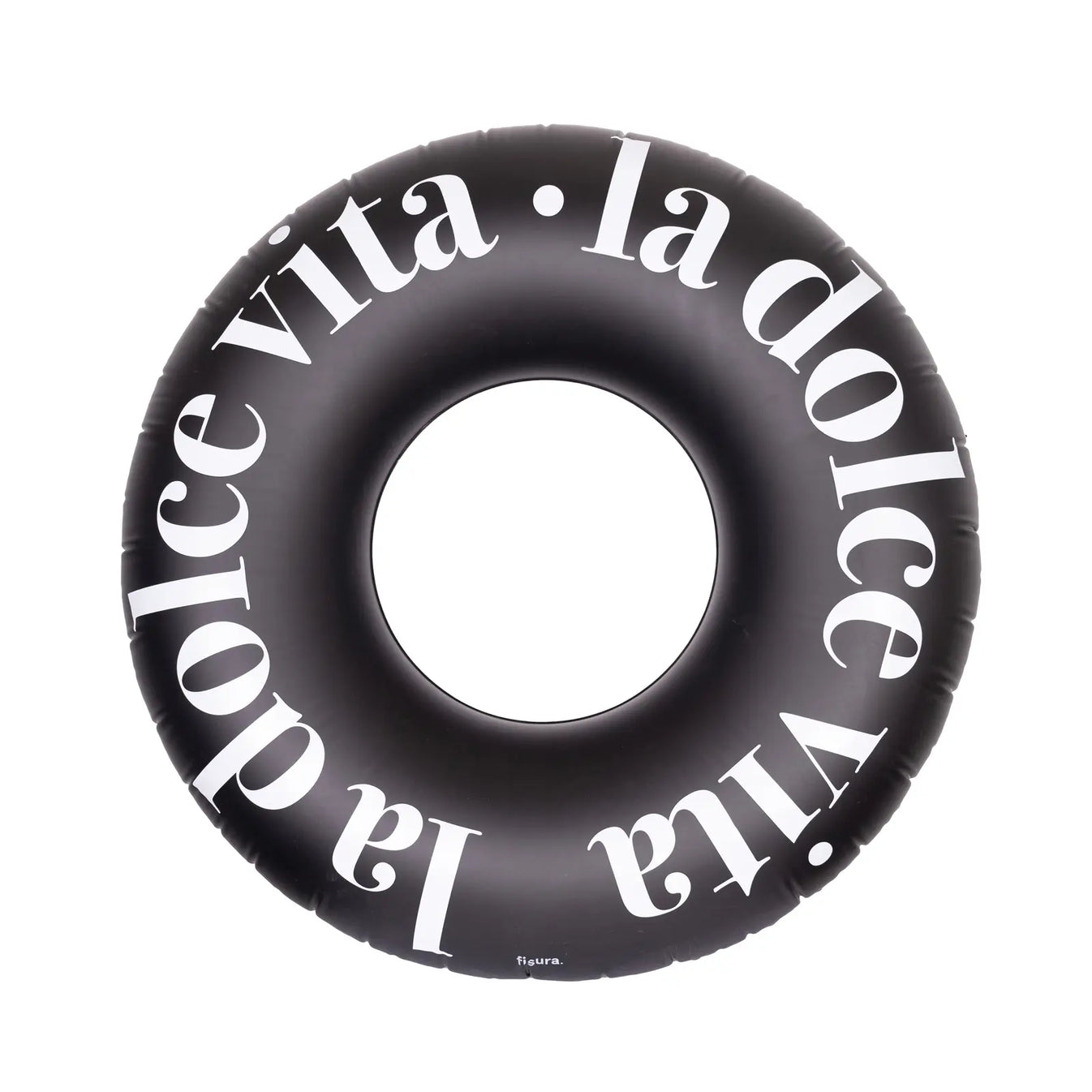 Aufblasbarer Schwimmring von FISURA in Schwarz mit weissem Schriftzug „la dolce vita“ in Frontansicht auf hellem Hintergrund