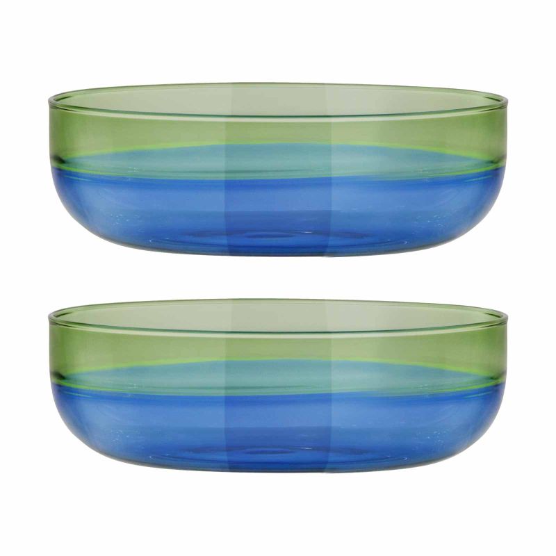 Zwei identische, flache Glasschälchen „Ocean“ aus Borosilikatglas im Set, grün oben und blau unten, freigestellt vor weissem Hintergrund.