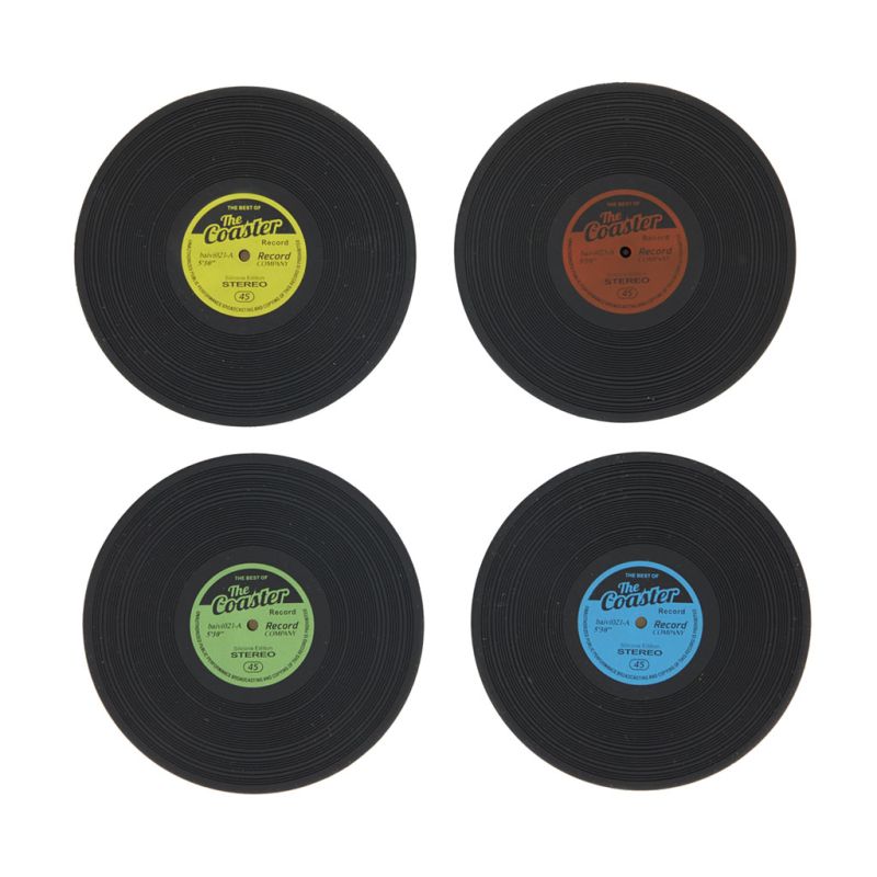 Vier runde schwarze Untersetzer aus Silikon in Schallplatten-Optik, von oben gezeigt. Die Etiketten in der Mitte sind gelb, braun, grün und blau.