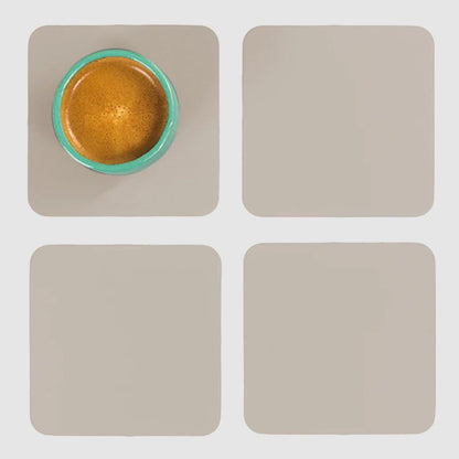 Ruca Square Coasters Ash als Getränkeuntersetzer: 4er Set, ein Untersetzer mit Espressotasse von oben, neutraler Hintergrund.
