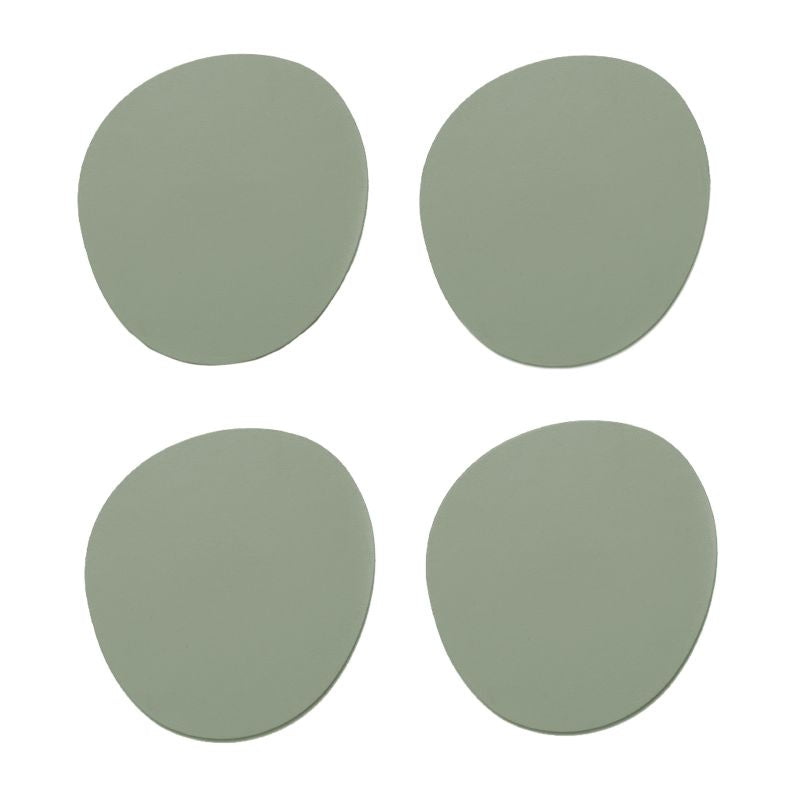 Untersetzer Ruca Stone Coasters von vacavaliente in Farbe Sage Green, 4 Untersetzer in organischer Rundform, freigestellt auf weißem Hintergrund.