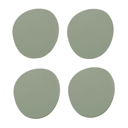 Untersetzer Ruca Stone Coasters von vacavaliente in Farbe Sage Green, 4 Untersetzer in organischer Rundform, freigestellt auf weißem Hintergrund.