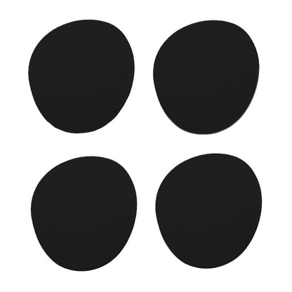 Untersetzer Ruca Stone Coasters von vacavaliente in Farbe Black, 4 Untersetzer in organischer Rundform, freigestellt auf weißem Hintergrund.